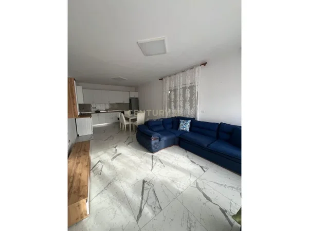 Durres, jepet me qera shtepi 2+1 , 301 m² 500 € 
