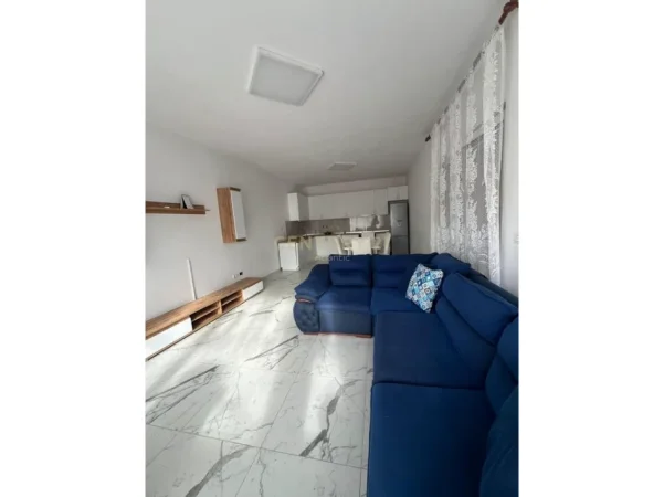 Durres, jepet me qera shtepi 2+1 , 301 m² 500 € 