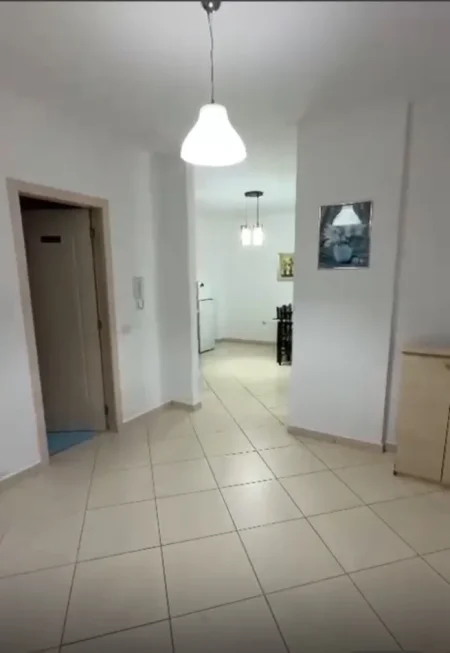 Jepet me Qera Apartament 2+1 i mobiluar në Astir me cmimin 500 mijë lekë,
