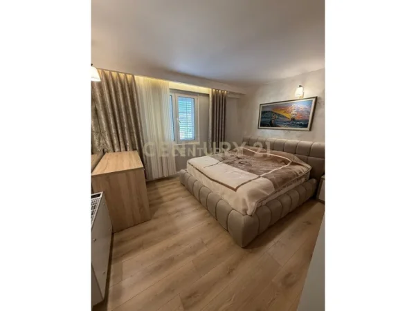 jepet me qera Vile 2+1 Kati 1, 275 m² 2.000 € (Ish Kenete,Durres)