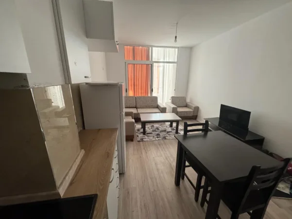 Tirane, jepet me qera apartament 1+1 Kati 4, 50 m² 350 € (Sokrat miho)