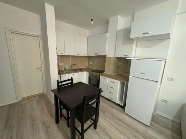 Tirane, jepet me qera apartament 1+1 Kati 4, 50 m² 350 € (Sokrat miho)