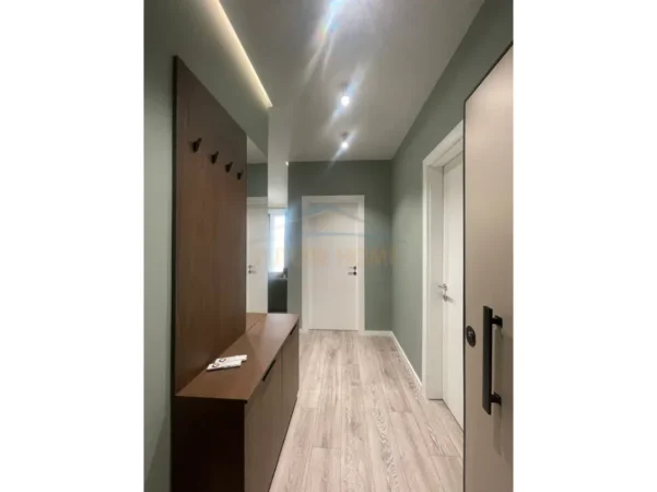 Tirane, jepet me qera apartament 1+1 Kati 5, 75 m² 800 € (Golden Tower)