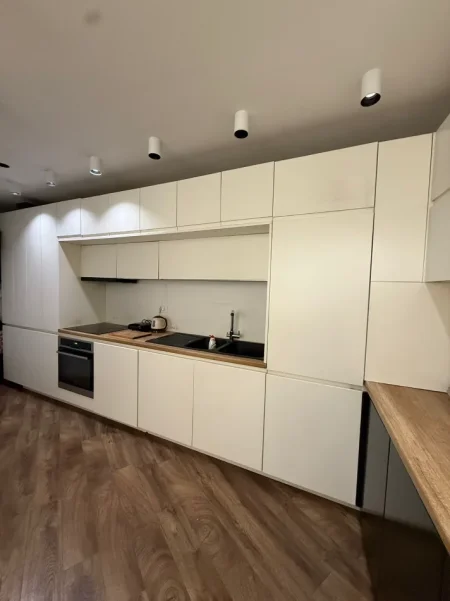 Tirane, jepet me qera apartament 2+1 Kati 2, 110 m² 800 € (Ish Fusha e Aviacionit)