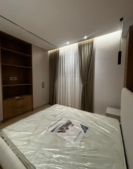 Tirane, jepet me qera apartament 1+1 Kati 1, 70 m² 600 € (BULEVARDI ZOGU 1)