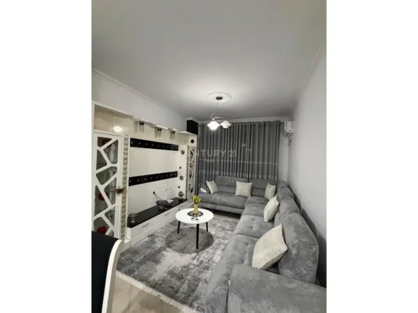 Tirane, jepet me qera apartament 1+1 Kati 6, 75 m² 450 € 