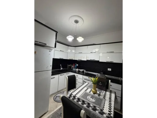 Tirane, jepet me qera apartament 1+1 Kati 6, 75 m² 450 € 
