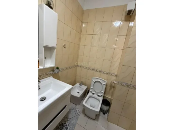 Tirane, jepet me qera apartament 1+1 Kati 6, 75 m² 450 € 