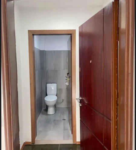 Tirane, jepet me qera zyre Kati 2, 71 m² 800 € (BLLOKU)