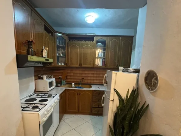 Tirane, jepet me qera apartament 2+1 Kati 4, 90 m² 500 € (Don Bosko)