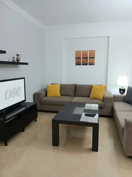 Tirane, jepet me qera apartament 2+1+Ballkon Kati 2, 120 m² 500 mije leke
