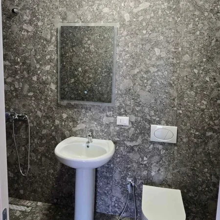 Tirane, jepet me qera zyre , 110 m² 700 € (Don Bosko)