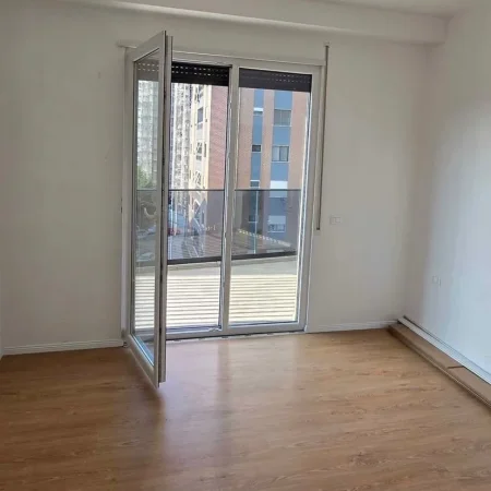 Tirane, jepet me qera zyre , 110 m² 700 € (Don Bosko)