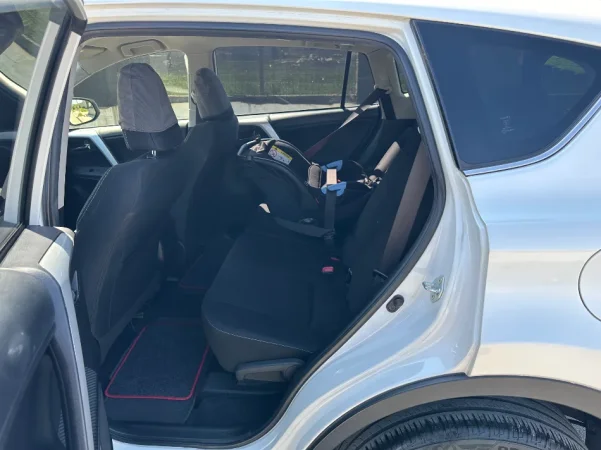 Tirane, shitet makine Toyota Rav4 2.2 diesel 2014 Nafte, e bardhë automatik Klima 208.000 km 14.890 €