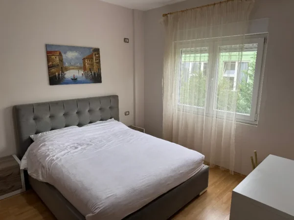 Tirane, jepet me qera apartament 2+1 , 95 m² 500 € (Sauk)