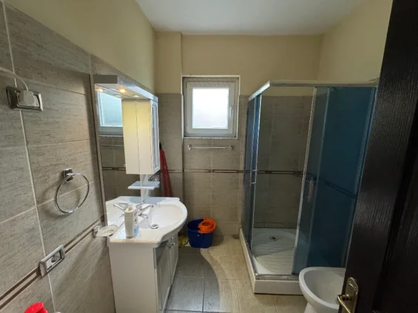 Tirane, jepet me qera apartament 2+1 , 95 m² 500 € (Sauk)
