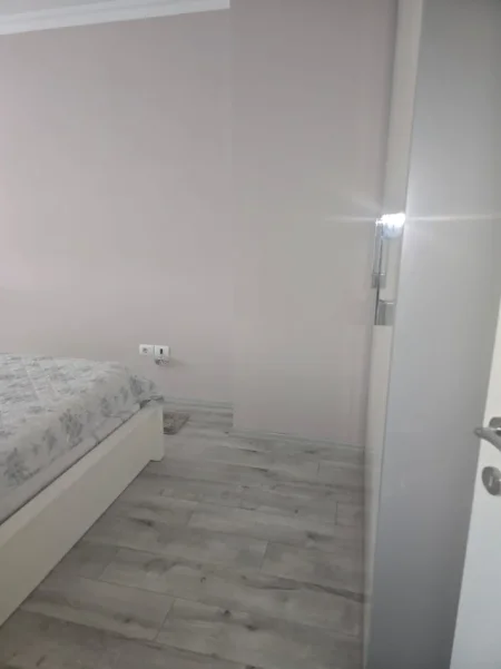 Tirane, jepet me qera apartament 2+1+Aneks+Ballkon Kati 8, 97 m² 500 € (Pallatet Fratari)