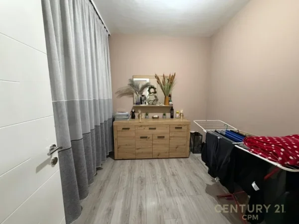 Tirane, jepet me qera apartament 2+1 Kati 1, 80 m² 500 € (Fresk)