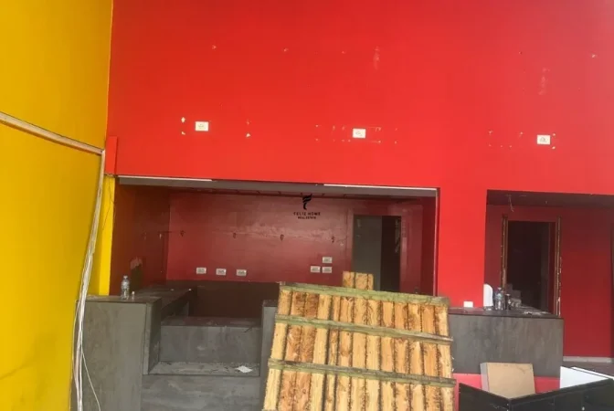 Tirane, jepet me qera dyqan Kati 0, 120 m² 4.000 € (QENDER)