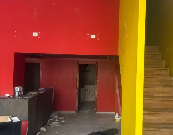 Tirane, jepet me qera dyqan Kati 0, 120 m² 4.000 € (QENDER)