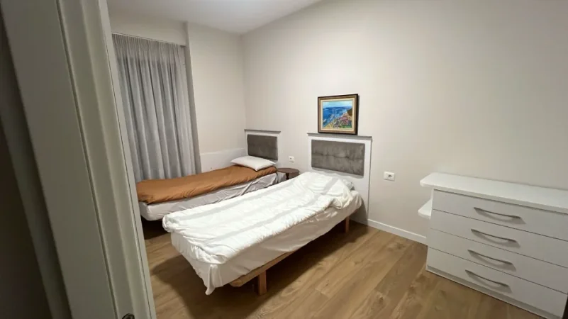 Tirane, jepet me qera apartament 2+1+Aneks+Ballkon Kati 7, 105 m² 1.100 € 