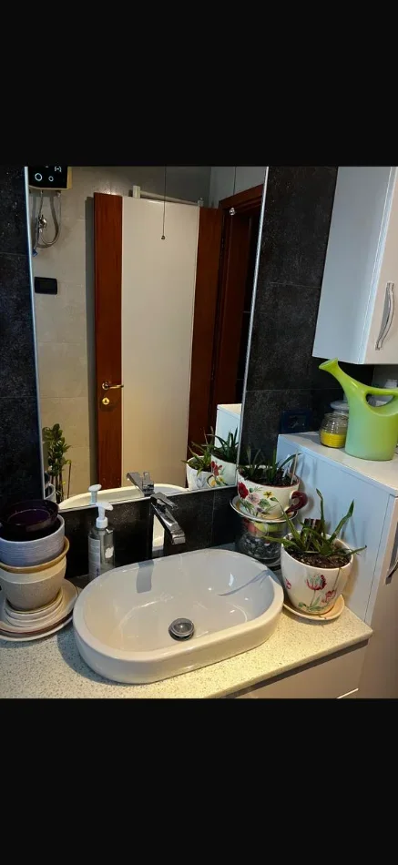 Tirane, jepet me qera apartament 3+1 Kati 3, 160 m² (BLLOK PRANE PICERI ERA)