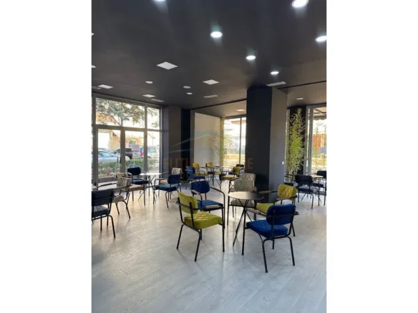 Tirane, shitet bar-kafe Kati 0, 121 m² 300.000 € (Rrugën "Stavri Themeli")