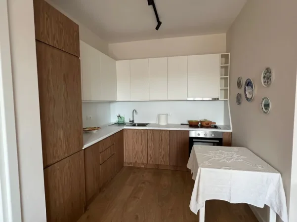 Tirane, jepet me qera apartament 2+1 Kati 8, 105 m² 1.100 € (MYSLYM SHYR)