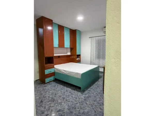 Tirane, jepet me qera apartament 2+1 Kati 4, 70 m² 400 € (Thesari, Fresk)