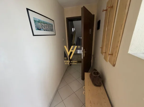 Tirane, jepet me qera apartament 1+1+Ballkon Kati 1, 70 m² 620 € (QENDER)