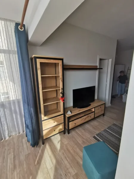 Tirane, jepet me qera apartament 1+1 , 56 m² 450 € (KOPESHTI BOTANIK)