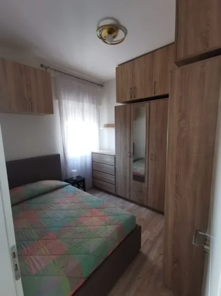 Tirane, jepet me qera apartament 1+1 , 56 m² 450 € (KOPESHTI BOTANIK)