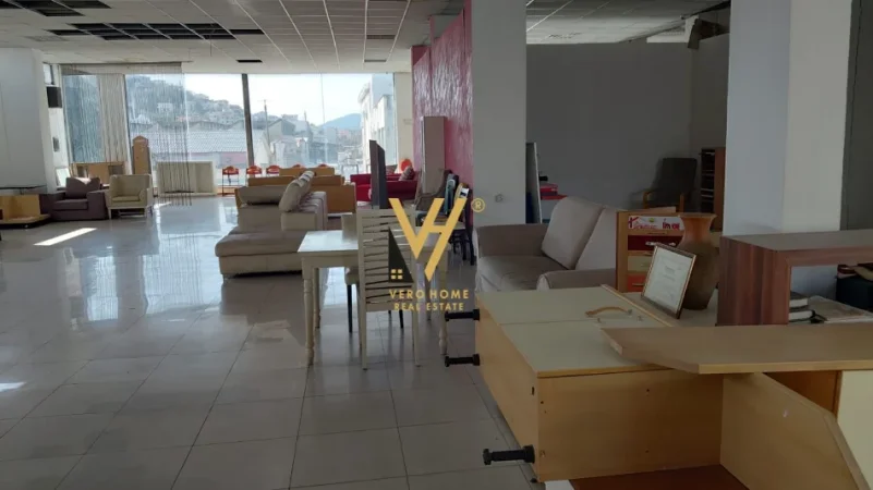 Tirane, jepet me qera magazine Kati 1, 750 m² 4.600 € (MISTO MAME)