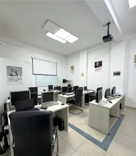 Tirane, shitet ambjent biznesi Kati 0, 48 m² 260.000 € (Rr Durresit)