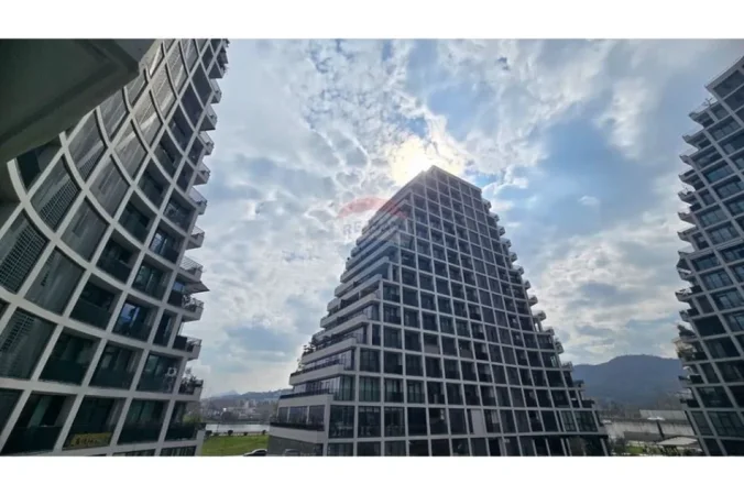 Tirane, jepet me qera dyqan Kati 0, 96 m² 3.000 € 