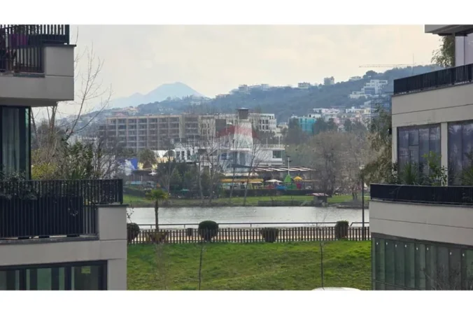 Tirane, jepet me qera dyqan Kati 0, 96 m² 3.000 € 