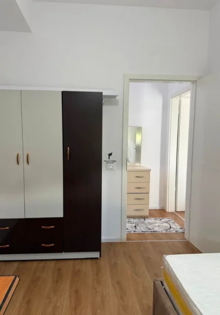 Tirane, jepet me qera apartament 2+1 Kati 7, 75 m² 500 € (ALI DEMI)