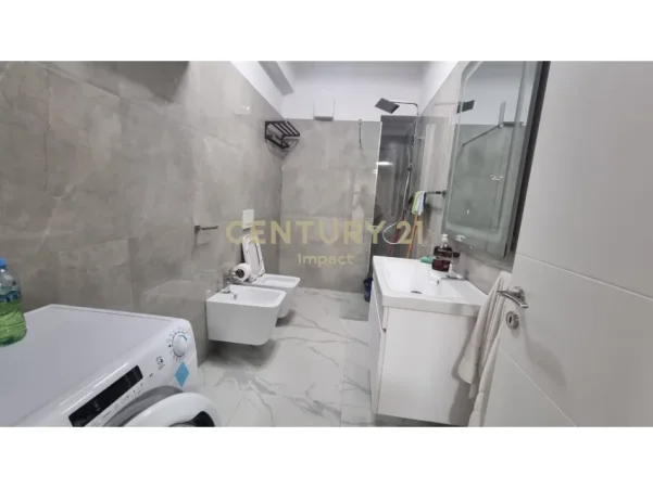 Tirane, jepet me qera apartament 1+1+Ballkon Kati 1, 65 m² 550 € (astir)