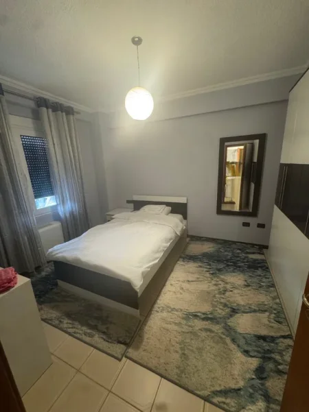 Tirane, jepet me qera apartament 3+1 Kati 3, 160 m² 1.800 € (Bllok, prane Piceri Eres)