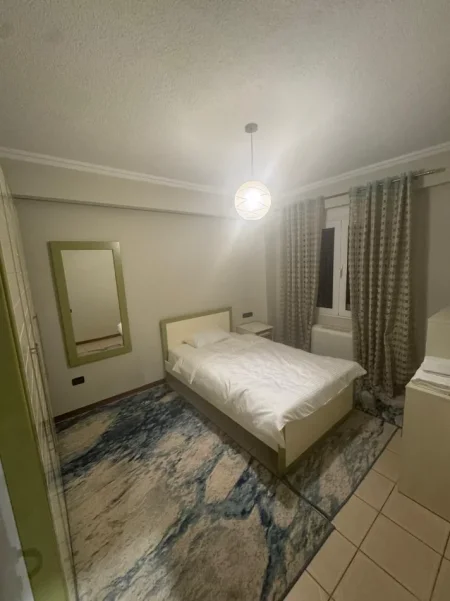 Tirane, jepet me qera apartament 3+1 Kati 3, 160 m² 1.800 € (Bllok, prane Piceri Eres)