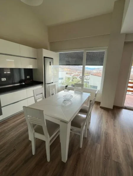 Tirane, jepet me qera apartament 2+1 Kati 2, 130 m² 1.500 € (TEG)