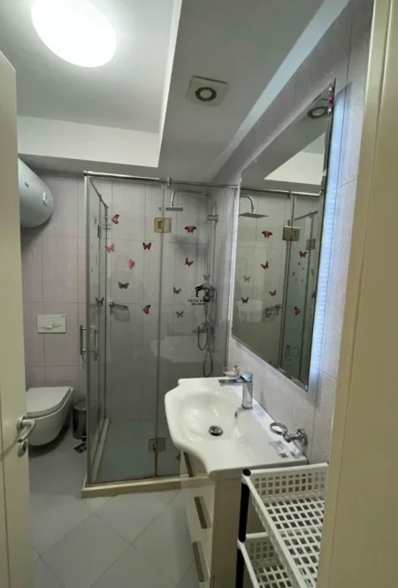 Tirane, jepet me qera apartament 2+1 Kati 2, 130 m² 1.500 € (TEG)