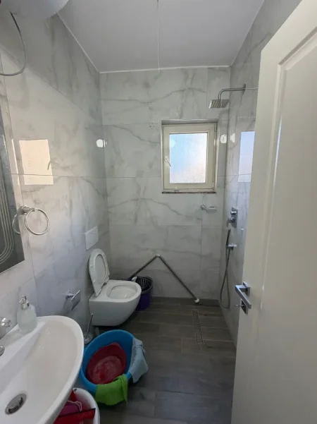 Durres, jepet me qera apartament 2+1+Ballkon Kati 2, 600 € (Vollga)