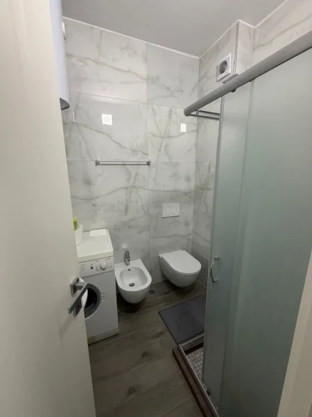 Durres, jepet me qera apartament 2+1+Ballkon Kati 2, 600 € (Vollga)