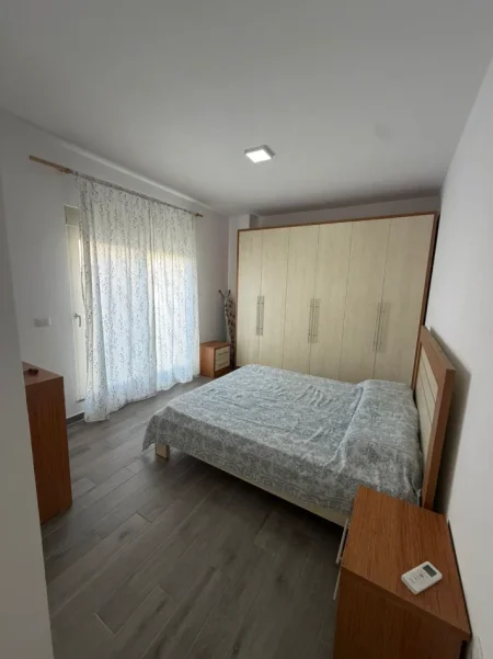 Durres, jepet me qera apartament 2+1+Ballkon Kati 2, 600 € (Vollga)
