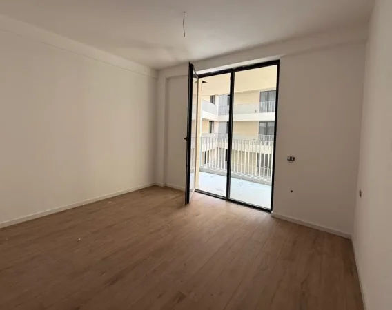 Tirane, jepet me qera zyre , 116 m² 900 € 