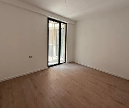 Tirane, jepet me qera zyre , 116 m² 900 € 