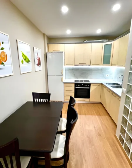 Tirane, jepet me qera apartament 1+1+Ballkon Kati 2, 69 m² 550 € (Bryli (Përballë Pasticeri Tito))