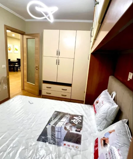 Tirane, jepet me qera apartament 1+1+Ballkon Kati 2, 69 m² 550 € (Bryli (Përballë Pasticeri Tito))