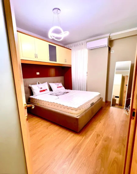 Tirane, jepet me qera apartament 1+1+Ballkon Kati 2, 69 m² 550 € (Bryli (Përballë Pasticeri Tito))